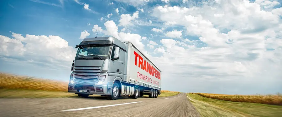 Transfera kamion na autoputu